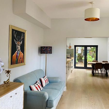 Delightful 2 Bedroom House Central Windsor Exterior photo